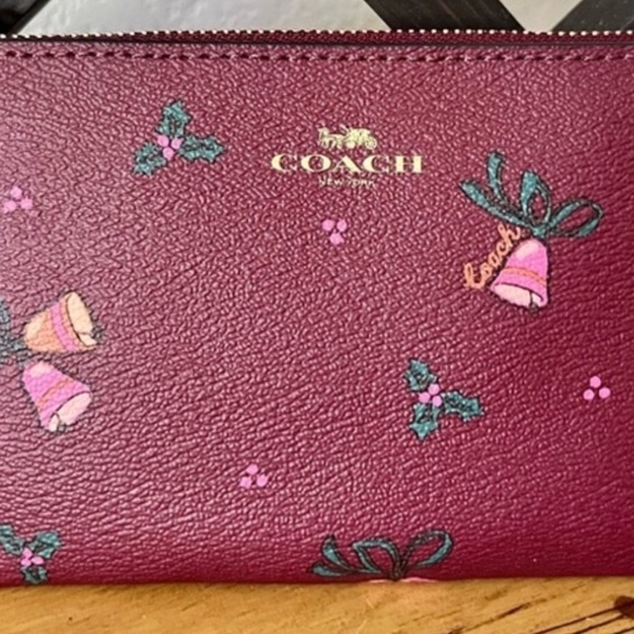 NWT Coach Wristlet Holiday Berries - Picture 4 of 16